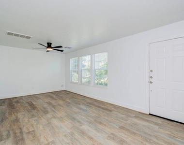 6117 Settlers Square Lane - Photo Thumbnail 4