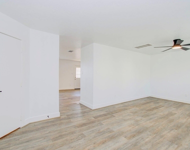 6117 Settlers Square Lane - Photo Thumbnail 3