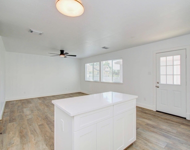 6117 Settlers Square Lane - Photo Thumbnail 15