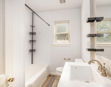 202 Beatrice Street - Photo Thumbnail 9