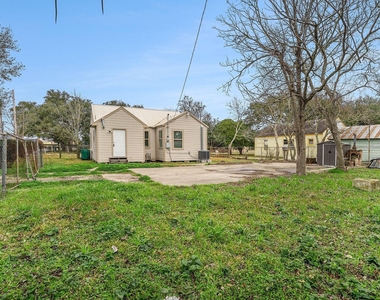 202 Beatrice Street - Photo Thumbnail 13