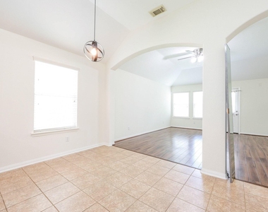 11123 Overland Trail Drive - Photo Thumbnail 6