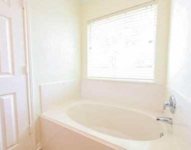 11123 Overland Trail Drive - Photo Thumbnail 11