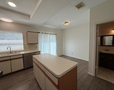 2930 Grants Lake Boulevard - Photo Thumbnail 5
