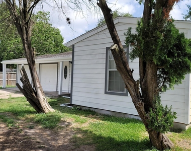 5103 Willow Glen Drive - Photo Thumbnail 4