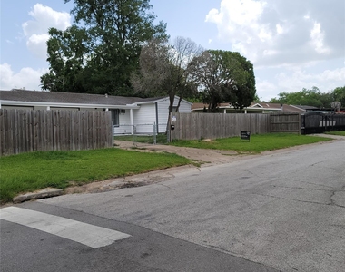 5103 Willow Glen Drive - Photo Thumbnail 2