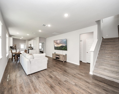 13820 Diamondback Drive - Photo Thumbnail 4