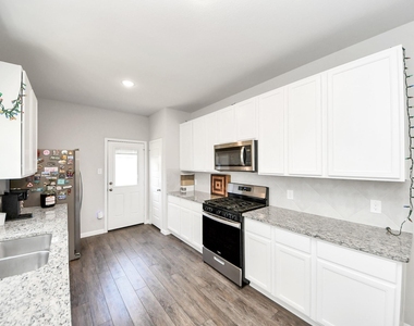 13820 Diamondback Drive - Photo Thumbnail 10