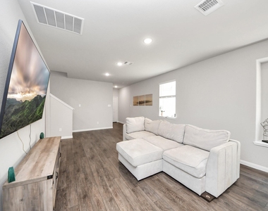 13820 Diamondback Drive - Photo Thumbnail 6