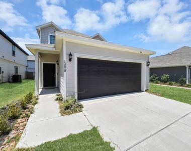 13820 Diamondback Drive - Photo Thumbnail 3