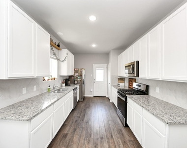 13820 Diamondback Drive - Photo Thumbnail 8