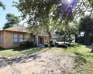 1125 Usener Street - Photo Thumbnail 3