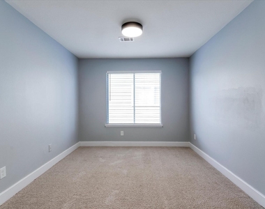 3819 W Traditions Court - Photo Thumbnail 10