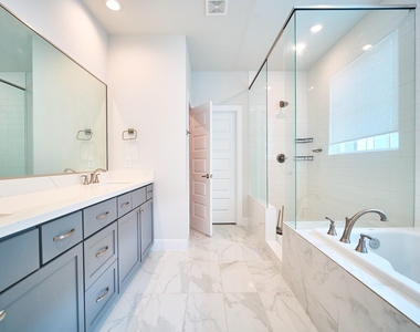 2802 Grand Fountains Drive - Photo Thumbnail 28