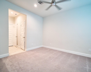 2802 Grand Fountains Drive - Photo Thumbnail 4
