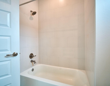 2802 Grand Fountains Drive - Photo Thumbnail 22
