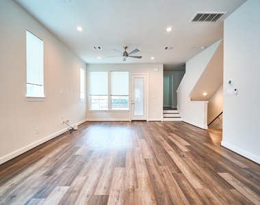 2802 Grand Fountains Drive - Photo Thumbnail 12