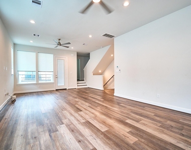 2802 Grand Fountains Drive - Photo Thumbnail 11