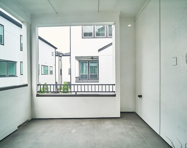 2802 Grand Fountains Drive - Photo Thumbnail 18