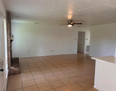 6514 Summer Ridge Drive - Photo Thumbnail 11