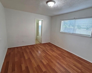 6514 Summer Ridge Drive - Photo Thumbnail 4
