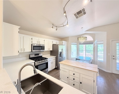8121 Sedona Sunset Drive - Photo Thumbnail 5