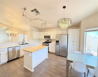 8121 Sedona Sunset Drive - Photo Thumbnail 3