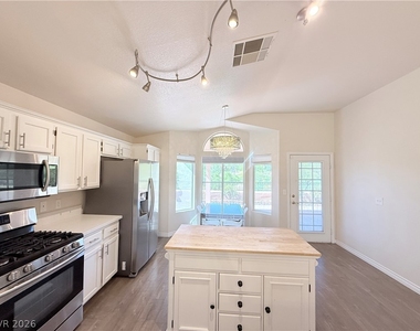8121 Sedona Sunset Drive - Photo Thumbnail 6