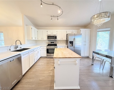 8121 Sedona Sunset Drive - Photo Thumbnail 4