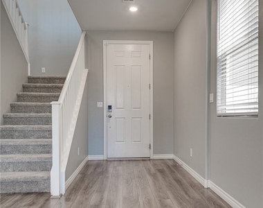 12321 Silvana Street - Photo Thumbnail 5