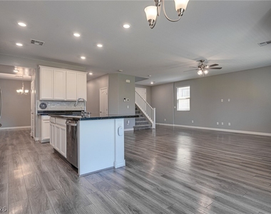 12321 Silvana Street - Photo Thumbnail 12