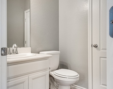 12321 Silvana Street - Photo Thumbnail 21