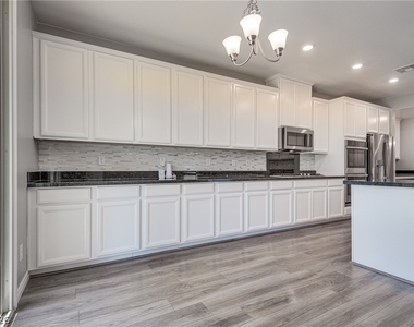 12321 Silvana Street - Photo Thumbnail 14