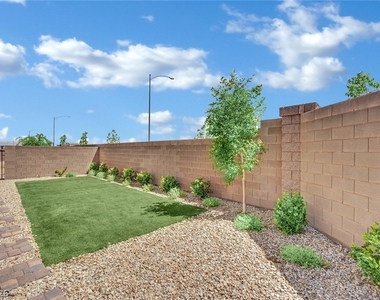 7805 Bethel Height Lane - Photo Thumbnail 10