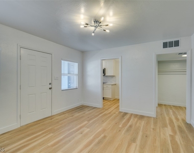 1116 S Casino Center Boulevard - Photo Thumbnail 17