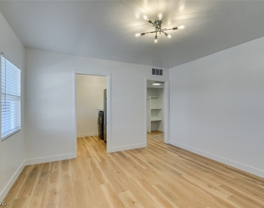 1116 S Casino Center Boulevard - Photo Thumbnail 12