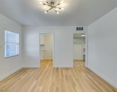 1116 S Casino Center Boulevard - Photo Thumbnail 18