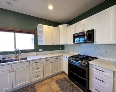 1380 Haven Green Court - Photo Thumbnail 11