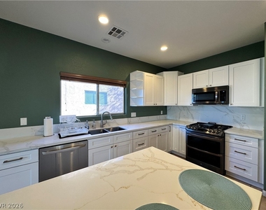 1380 Haven Green Court - Photo Thumbnail 12
