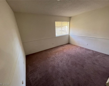 1303 Darlene Way - Photo Thumbnail 5