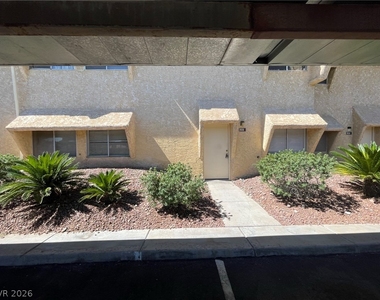 1303 Darlene Way - Photo Thumbnail 10