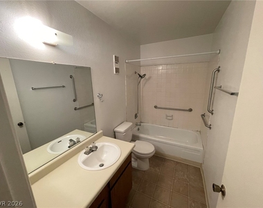 1303 Darlene Way - Photo Thumbnail 8