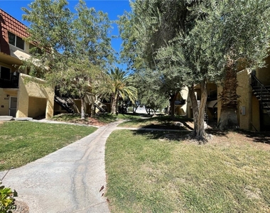 1303 Darlene Way - Photo Thumbnail 9