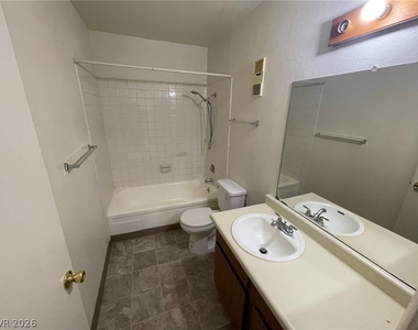 1303 Darlene Way - Photo Thumbnail 7