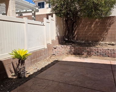 8948 Snowtrack Avenue - Photo Thumbnail 14