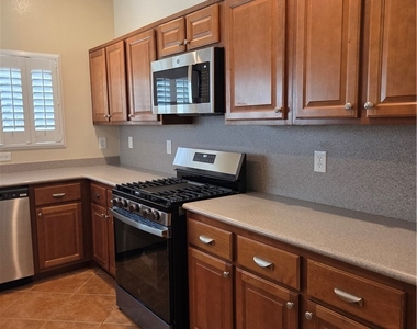 8948 Snowtrack Avenue - Photo Thumbnail 4