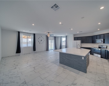 3821 E Weld Avenue - Photo Thumbnail 9