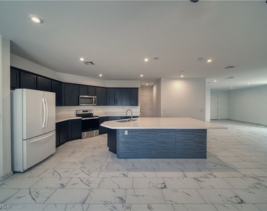 3821 E Weld Avenue - Photo Thumbnail 12