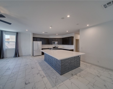 3821 E Weld Avenue - Photo Thumbnail 11