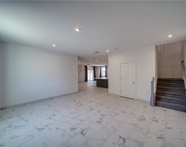 3821 E Weld Avenue - Photo Thumbnail 7